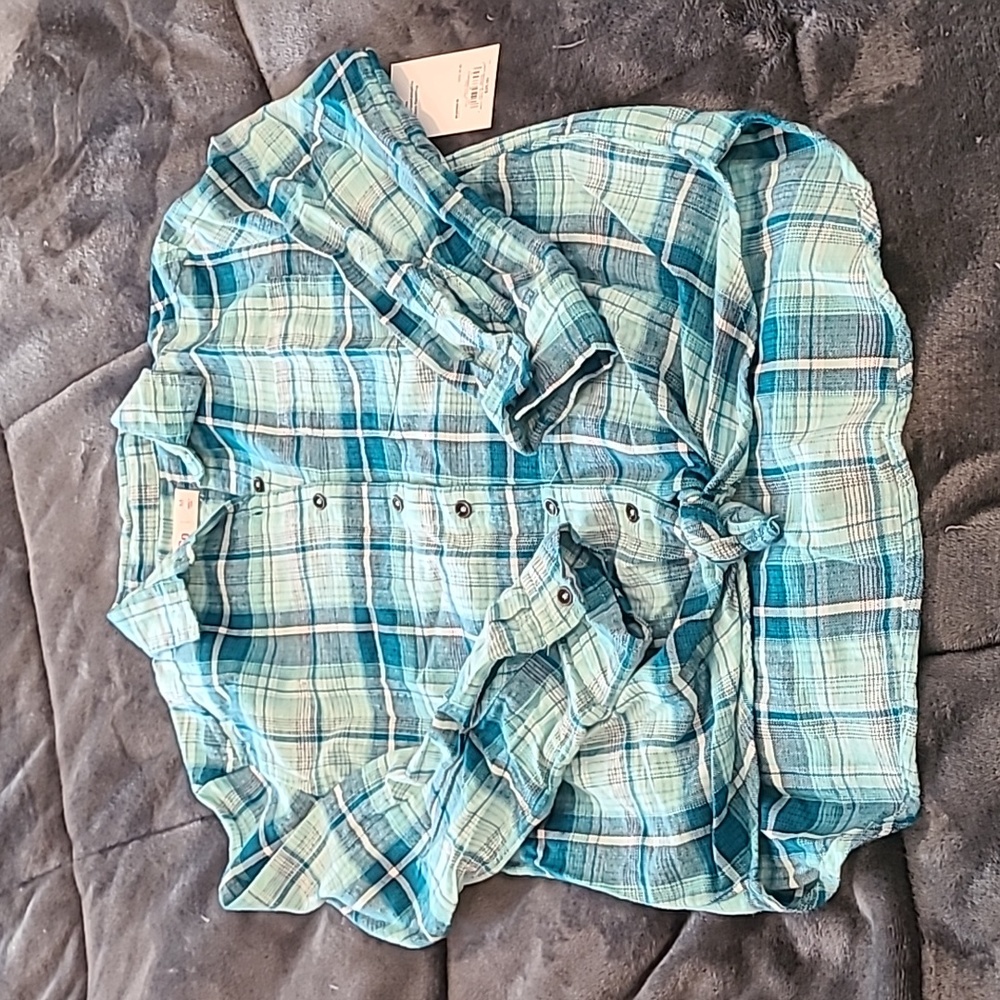 Girl's button down long-sleeved shirt